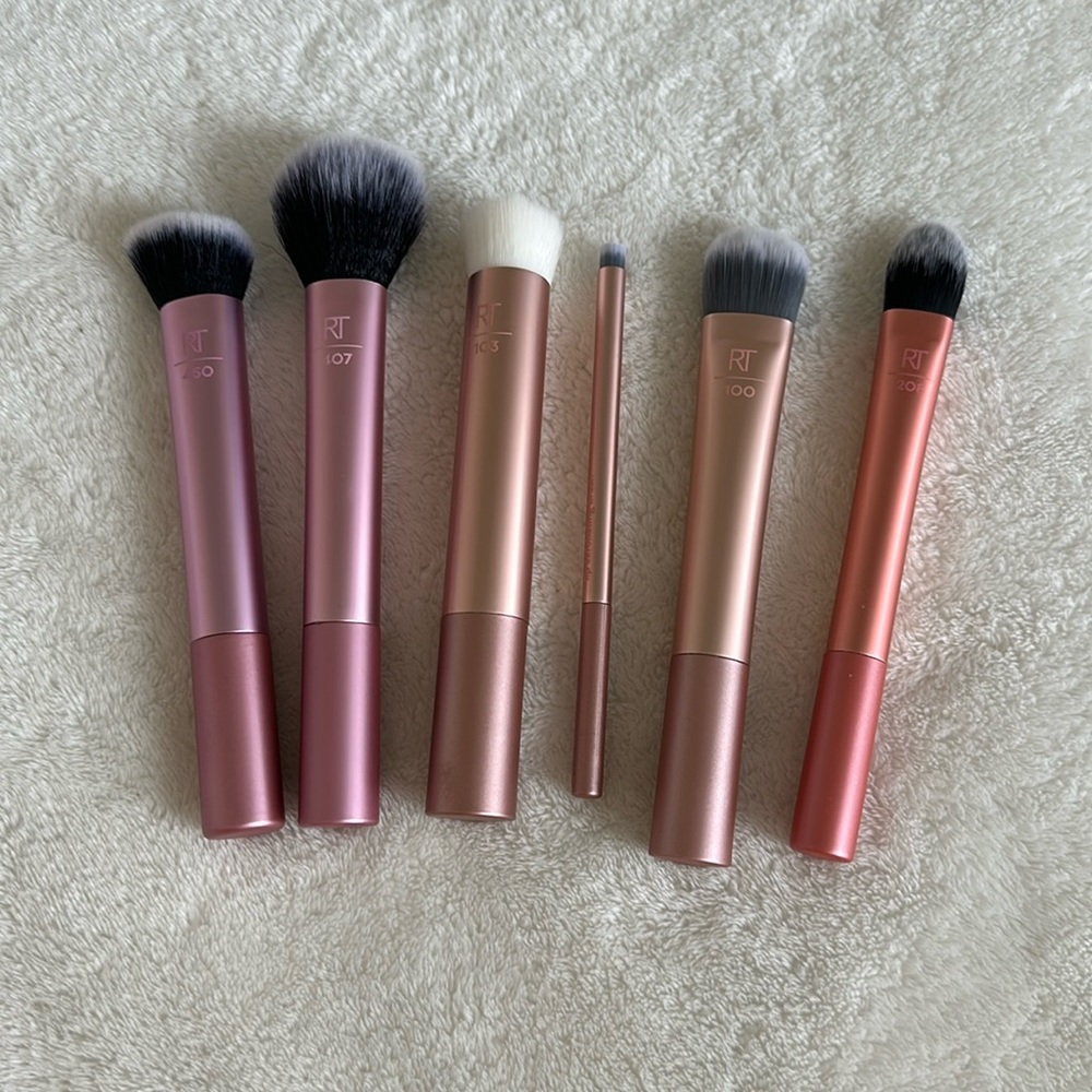 NEW REAL TECHNIQUES BRUSHES